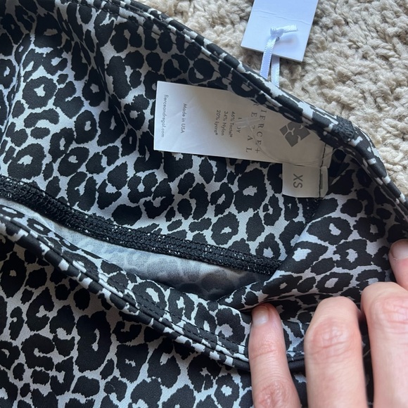 NWT $95 Fierce and Regal The Leopard w/gold stripe High Rise Designer Legging XS - Picture 6 of 8